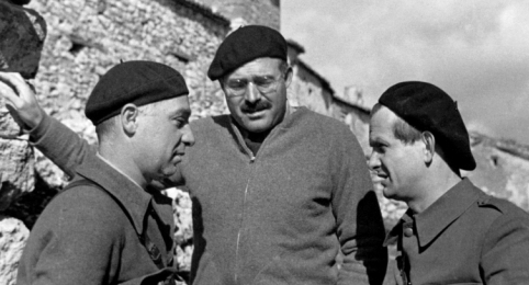Ilja Ehrenburg, Gustav Regler a Ernst Hemingway, Španělsko 1937.